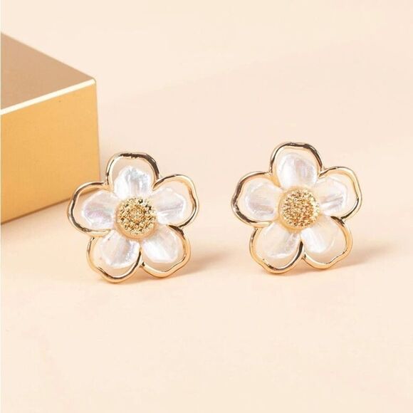 Pearlescent Flower Stud Earrings - Picture 5 of 10